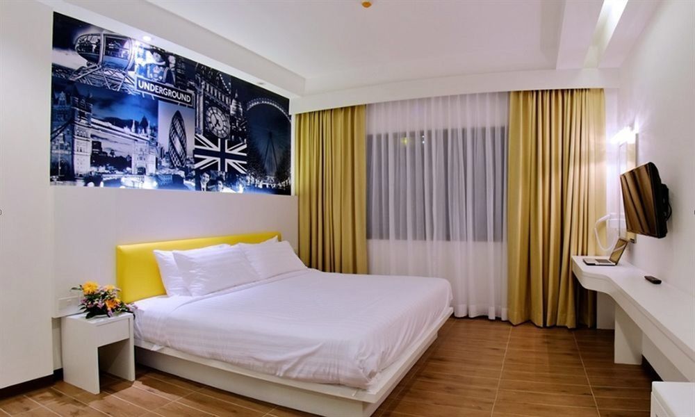 Citin Sukhumvit 11 Nana Bangkok by Compass Hospitality Hotel Bagian luar foto